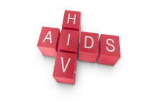 Hùng và Thắng cùng tìm hiểu thông tin về bệnh do HIV